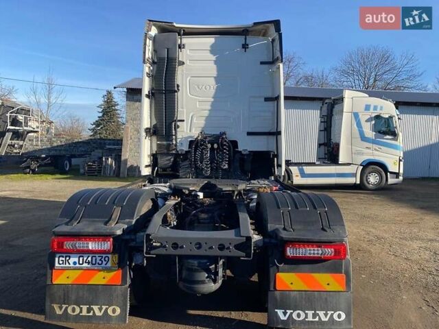 Белый Вольво FH 13, объемом двигателя 12.9 л и пробегом 780 тыс. км за 39500 $, фото 2 на Automoto.ua