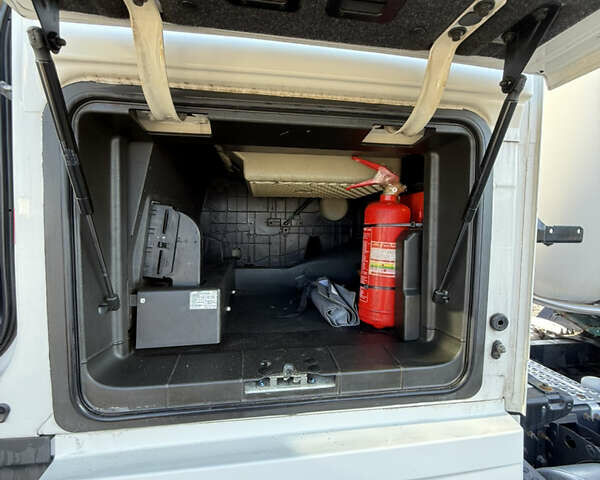 Белый Вольво FH 13, объемом двигателя 0 л и пробегом 670 тыс. км за 38500 $, фото 40 на Automoto.ua