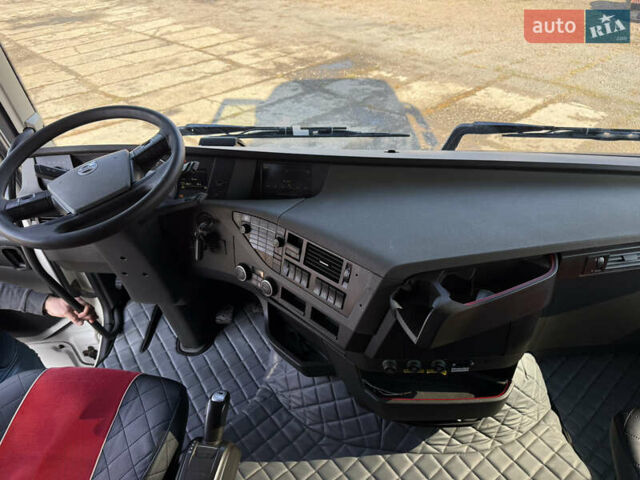 Белый Вольво FH 13, объемом двигателя 0 л и пробегом 670 тыс. км за 38500 $, фото 34 на Automoto.ua