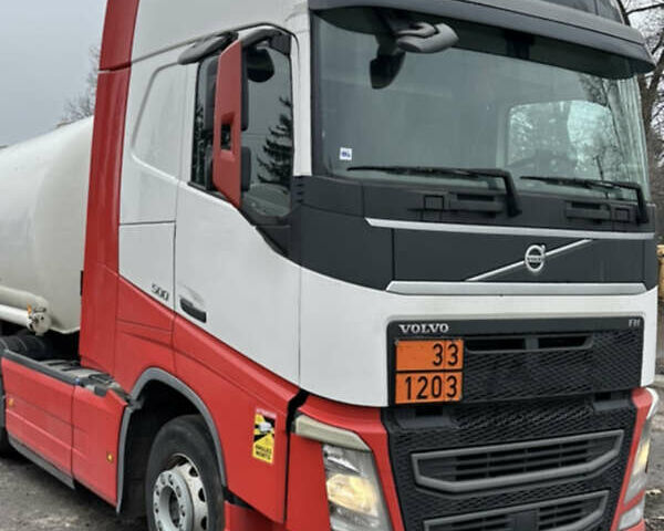 Белый Вольво FH 13, объемом двигателя 12.8 л и пробегом 772 тыс. км за 35000 $, фото 2 на Automoto.ua