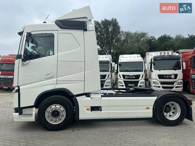 Білий Вольво FH 13, об'ємом двигуна 12.77 л та пробігом 120 тис. км за 29900 $, фото 6 на Automoto.ua