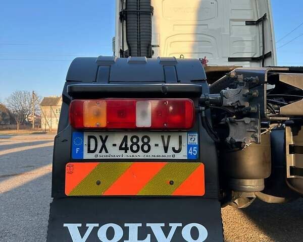 Білий Вольво FH 13, об'ємом двигуна 0 л та пробігом 600 тис. км за 39999 $, фото 117 на Automoto.ua