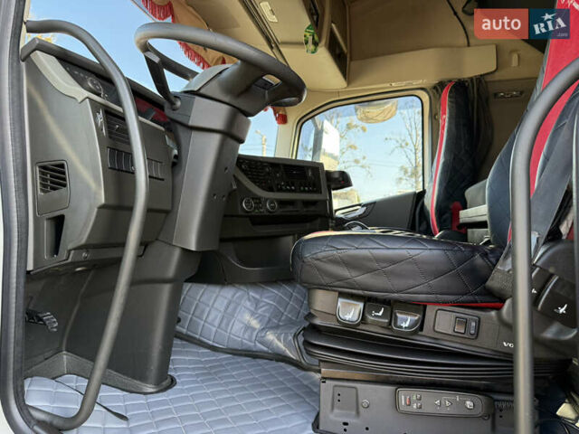 Белый Вольво FH 13, объемом двигателя 0 л и пробегом 670 тыс. км за 38500 $, фото 20 на Automoto.ua