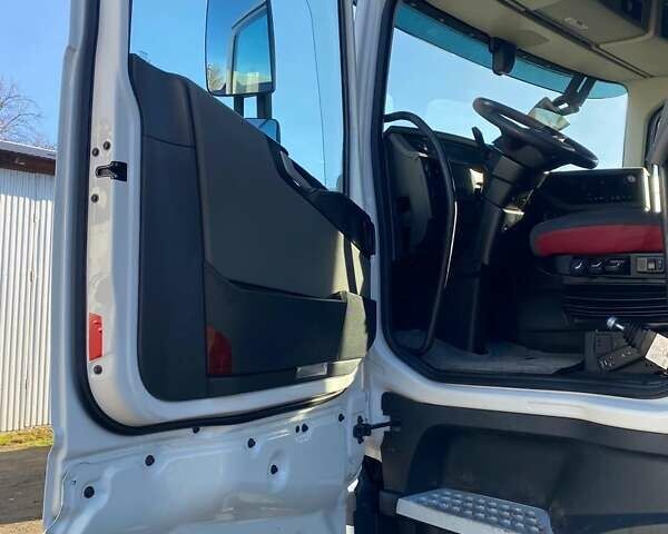 Белый Вольво FH 13, объемом двигателя 12.9 л и пробегом 780 тыс. км за 39500 $, фото 6 на Automoto.ua