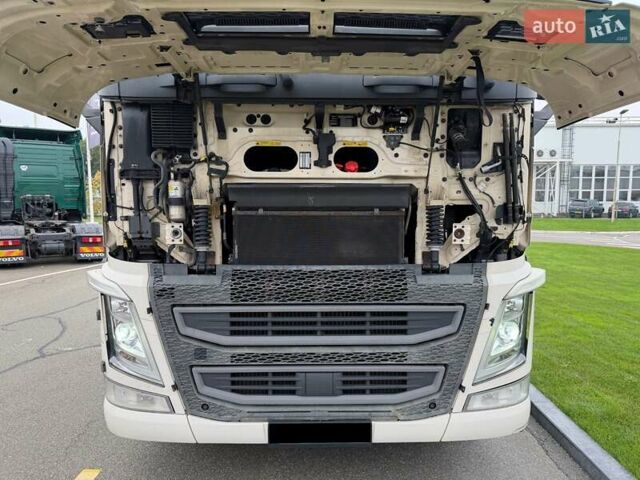 Вольво FH 13 2016 в Киеве на Automoto.ua Белый Вольво FH 13, объемом двигателя 12.78 л и пробегом 962 тыс. км за 28900 $, фото 15 на Automoto.ua