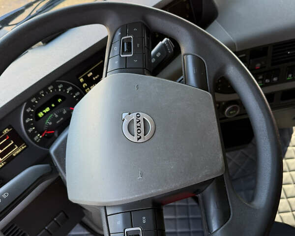 Белый Вольво FH 13, объемом двигателя 0 л и пробегом 670 тыс. км за 38500 $, фото 26 на Automoto.ua