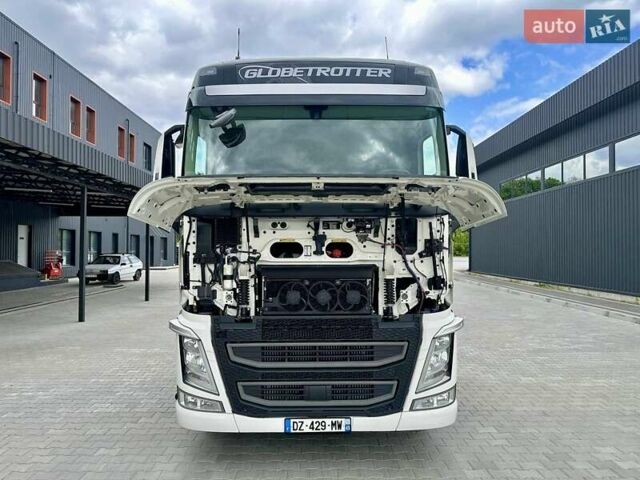 Белый Вольво FH 13, объемом двигателя 0 л и пробегом 600 тыс. км за 41999 $, фото 29 на Automoto.ua