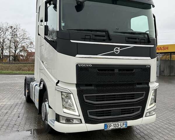Белый Вольво FH 13, объемом двигателя 12.9 л и пробегом 700 тыс. км за 44888 $, фото 2 на Automoto.ua