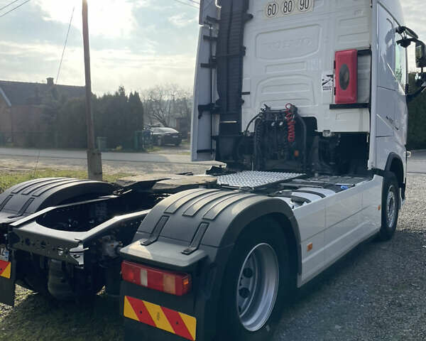 Білий Вольво FH 13, об'ємом двигуна 12.9 л та пробігом 750 тис. км за 44888 $, фото 13 на Automoto.ua