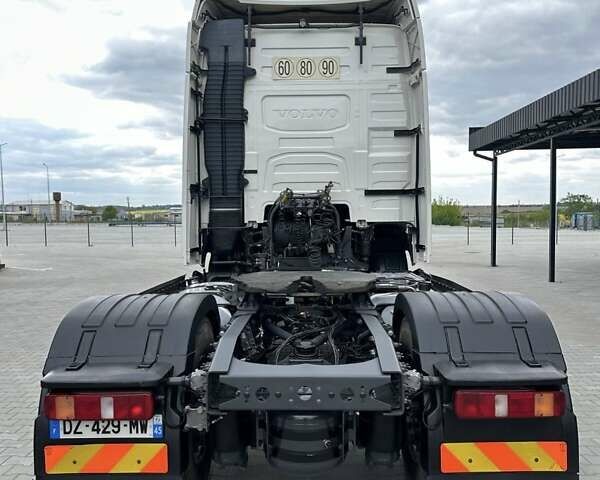 Белый Вольво FH 13, объемом двигателя 0 л и пробегом 600 тыс. км за 41999 $, фото 22 на Automoto.ua