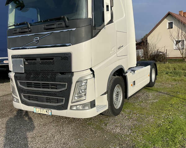 Білий Вольво FH 13, об'ємом двигуна 12.9 л та пробігом 750 тис. км за 44888 $, фото 7 на Automoto.ua