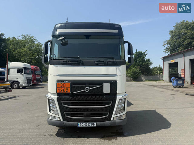 Белый Вольво FH 13, объемом двигателя 12.78 л и пробегом 406 тыс. км за 51900 $, фото 2 на Automoto.ua