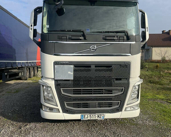 Білий Вольво FH 13, об'ємом двигуна 12.9 л та пробігом 750 тис. км за 44888 $, фото 2 на Automoto.ua