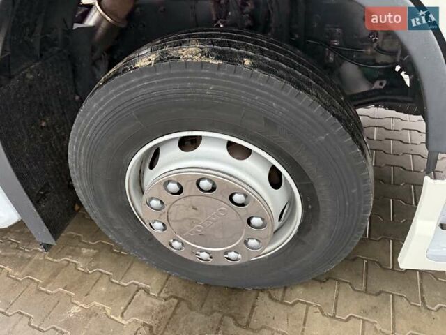 Белый Вольво FH 13, объемом двигателя 12.9 л и пробегом 700 тыс. км за 44888 $, фото 15 на Automoto.ua