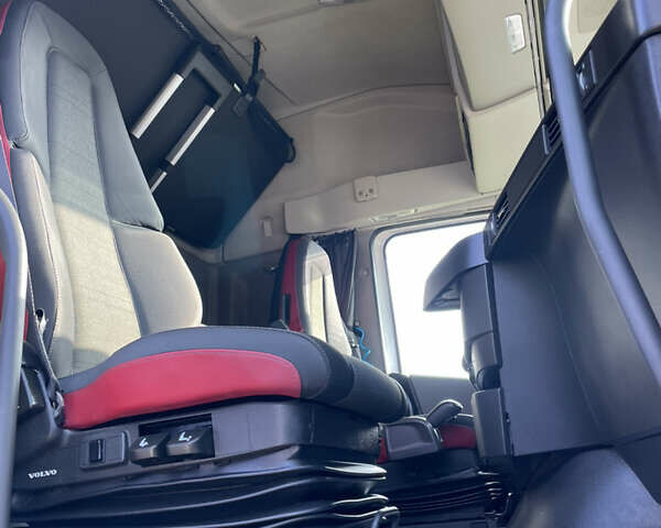 Білий Вольво FH 13, об'ємом двигуна 12.9 л та пробігом 750 тис. км за 44888 $, фото 18 на Automoto.ua