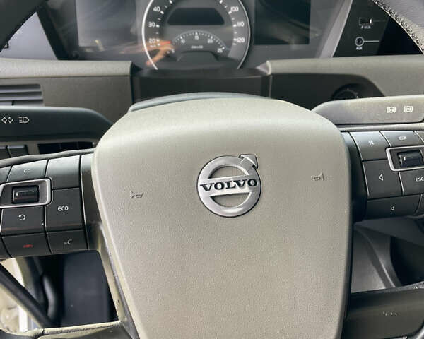 Білий Вольво FH 13, об'ємом двигуна 12.9 л та пробігом 750 тис. км за 44888 $, фото 23 на Automoto.ua