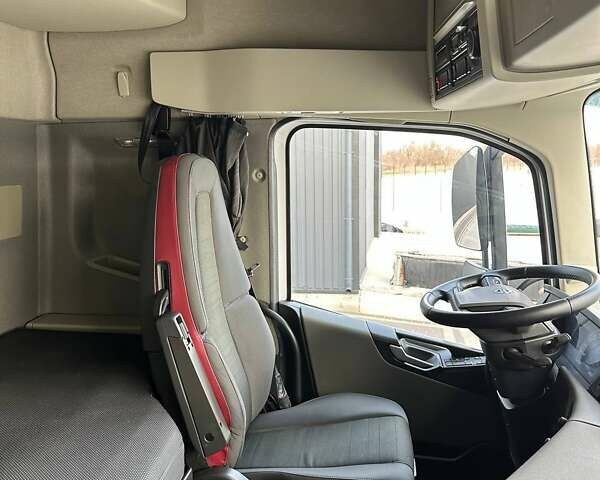 Білий Вольво FH 13, об'ємом двигуна 0 л та пробігом 690 тис. км за 47999 $, фото 18 на Automoto.ua