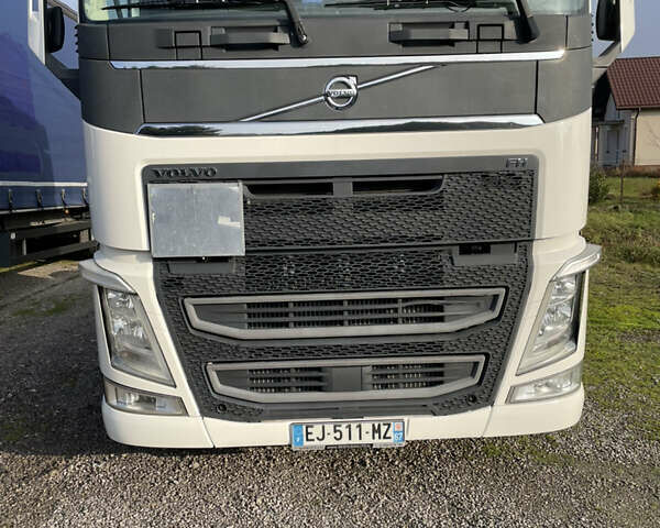 Білий Вольво FH 13, об'ємом двигуна 12.9 л та пробігом 750 тис. км за 44888 $, фото 6 на Automoto.ua