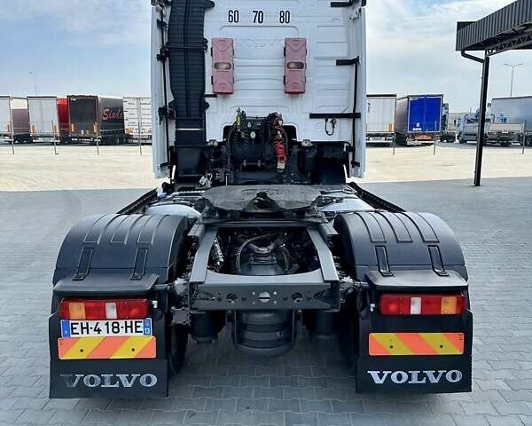 Білий Вольво FH 13, об'ємом двигуна 0 л та пробігом 690 тис. км за 47999 $, фото 181 на Automoto.ua