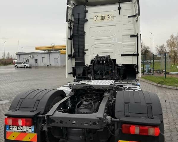 Белый Вольво FH 13, объемом двигателя 12.9 л и пробегом 700 тыс. км за 44888 $, фото 11 на Automoto.ua