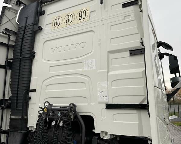 Белый Вольво FH 13, объемом двигателя 12.9 л и пробегом 700 тыс. км за 44888 $, фото 6 на Automoto.ua