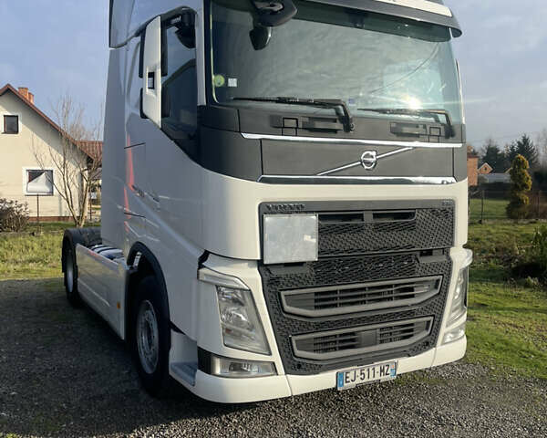 Білий Вольво FH 13, об'ємом двигуна 12.9 л та пробігом 750 тис. км за 44888 $, фото 1 на Automoto.ua