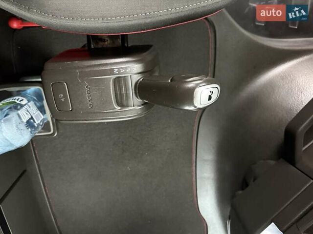 Белый Вольво FH 13, объемом двигателя 12.9 л и пробегом 700 тыс. км за 44888 $, фото 23 на Automoto.ua