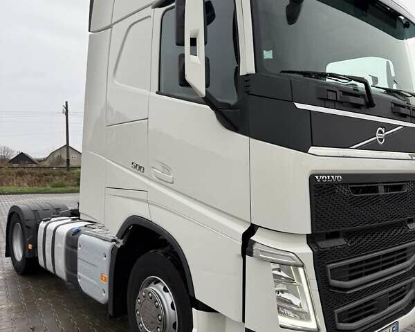 Белый Вольво FH 13, объемом двигателя 12.9 л и пробегом 700 тыс. км за 44888 $, фото 5 на Automoto.ua