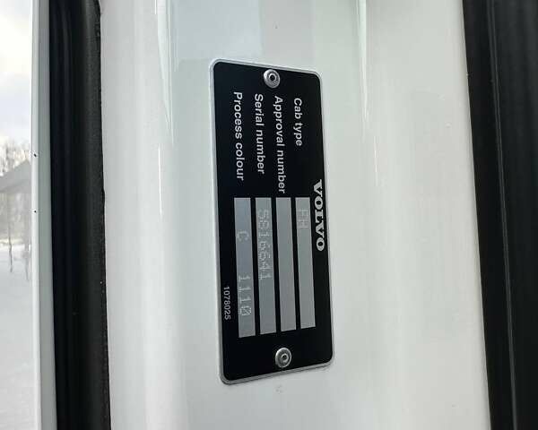 Білий Вольво FH 13, об'ємом двигуна 0 л та пробігом 690 тис. км за 47999 $, фото 24 на Automoto.ua