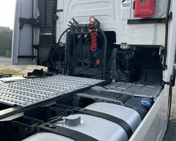 Білий Вольво FH 13, об'ємом двигуна 12.9 л та пробігом 750 тис. км за 44888 $, фото 15 на Automoto.ua