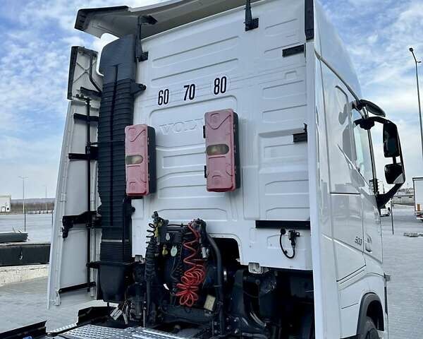 Білий Вольво FH 13, об'ємом двигуна 0 л та пробігом 690 тис. км за 47999 $, фото 121 на Automoto.ua