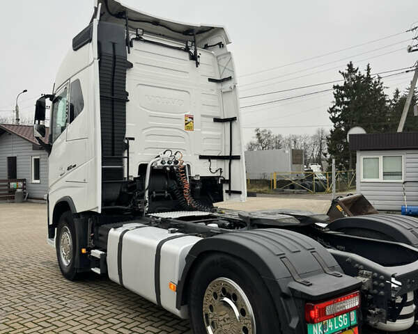 Белый Вольво FH 13, объемом двигателя 12.9 л и пробегом 870 тыс. км за 43500 $, фото 10 на Automoto.ua