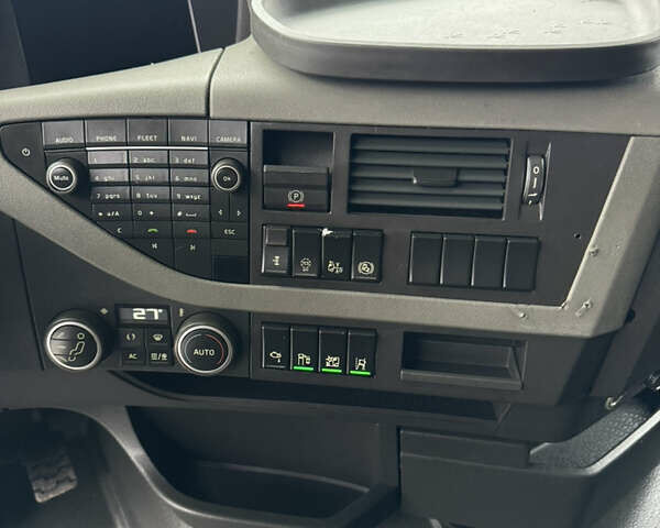 Белый Вольво FH 13, объемом двигателя 12.9 л и пробегом 870 тыс. км за 43500 $, фото 22 на Automoto.ua