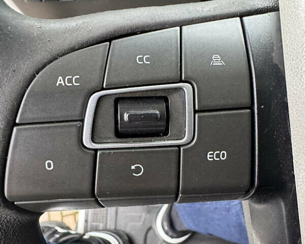 Белый Вольво FH 13, объемом двигателя 12.9 л и пробегом 870 тыс. км за 43500 $, фото 35 на Automoto.ua