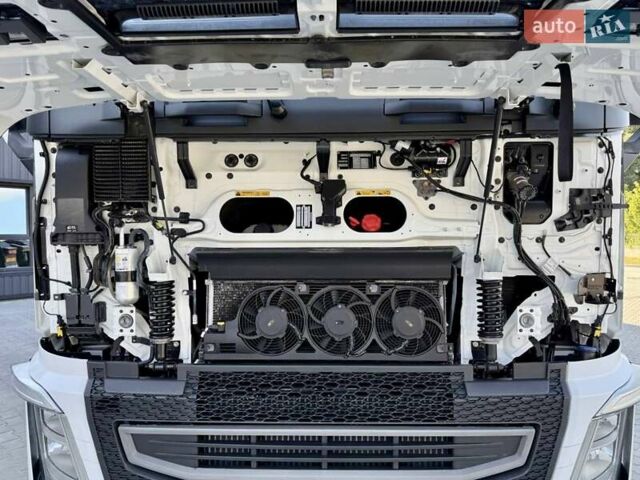 Білий Вольво FH 13, об'ємом двигуна 0 л та пробігом 590 тис. км за 49999 $, фото 32 на Automoto.ua