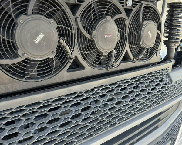 Белый Вольво FH 13, объемом двигателя 12.6 л и пробегом 870 тыс. км за 43900 $, фото 51 на Automoto.ua