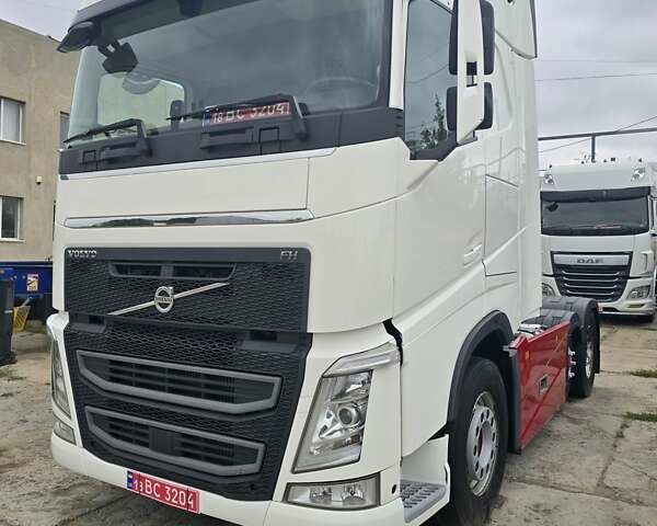 Белый Вольво FH 13, объемом двигателя 12.6 л и пробегом 625 тыс. км за 54830 $, фото 4 на Automoto.ua