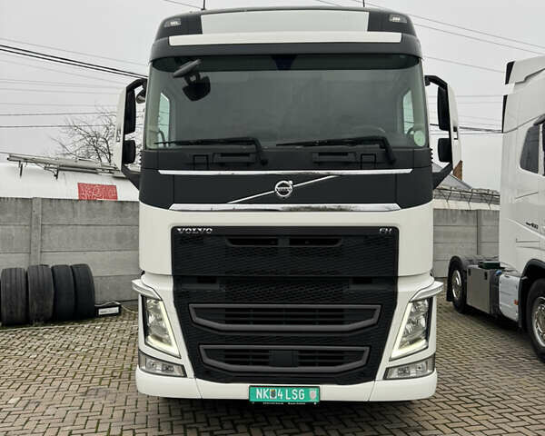 Белый Вольво FH 13, объемом двигателя 12.9 л и пробегом 870 тыс. км за 43500 $, фото 1 на Automoto.ua