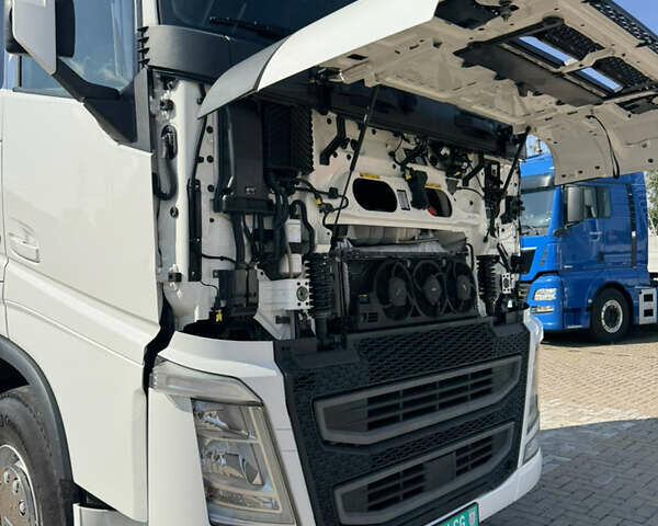 Белый Вольво FH 13, объемом двигателя 12.6 л и пробегом 870 тыс. км за 43900 $, фото 19 на Automoto.ua