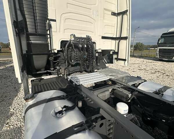 Вольво FH 13 2019 у Черкасах на Automoto.ua Білий Вольво FH 13, об'ємом двигуна 0 л та пробігом 650 тис. км за 55000 $, фото 4 на Automoto.ua