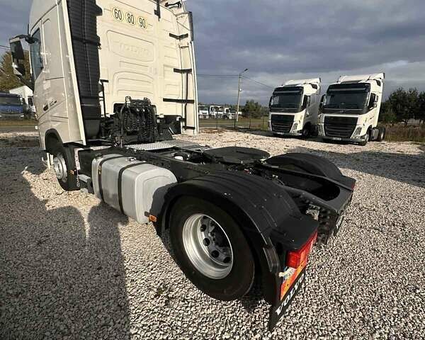 Вольво FH 13 2019 у Черкасах на Automoto.ua Білий Вольво FH 13, об'ємом двигуна 0 л та пробігом 650 тис. км за 55000 $, фото 3 на Automoto.ua