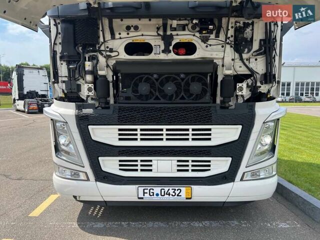 Білий Вольво FH 13, об'ємом двигуна 0 л та пробігом 497 тис. км за 68476 $, фото 12 на Automoto.ua