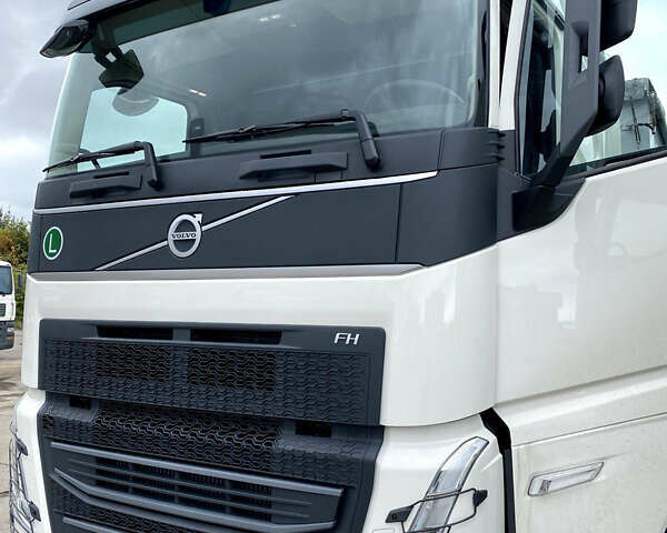 Вольво FH 13 2021 у Полтаві на Automoto.ua Білий Вольво FH 13, об'ємом двигуна 12.78 л та пробігом 69 тис. км за 91237 $, фото 2 на Automoto.ua