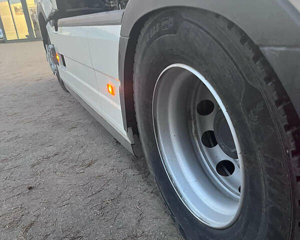 Білий Вольво FH 13, об'ємом двигуна 12 л та пробігом 236 тис. км за 89425 $, фото 10 на Automoto.ua