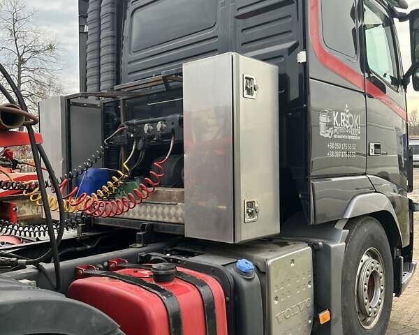 Черный Вольво FH 13, объемом двигателя 12.8 л и пробегом 580 тыс. км за 41744 $, фото 3 на Automoto.ua