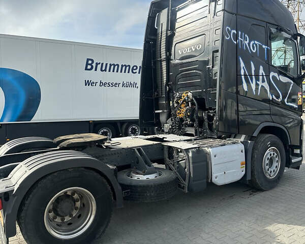 Черный Вольво FH 13, объемом двигателя 0 л и пробегом 825 тыс. км за 29500 $, фото 3 на Automoto.ua