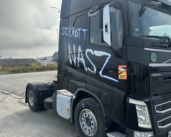 Черный Вольво FH 13, объемом двигателя 0 л и пробегом 825 тыс. км за 29500 $, фото 2 на Automoto.ua