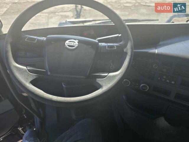 Чорний Вольво FH 13, об'ємом двигуна 0 л та пробігом 876 тис. км за 32694 $, фото 2 на Automoto.ua