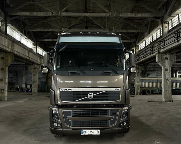 Коричневий Вольво FH 13, об'ємом двигуна 0 л та пробігом 913 тис. км за 29100 $, фото 1 на Automoto.ua