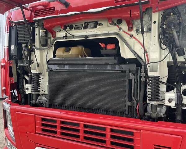 Красный Вольво FH 13, объемом двигателя 12.8 л и пробегом 10 тыс. км за 44878 $, фото 5 на Automoto.ua